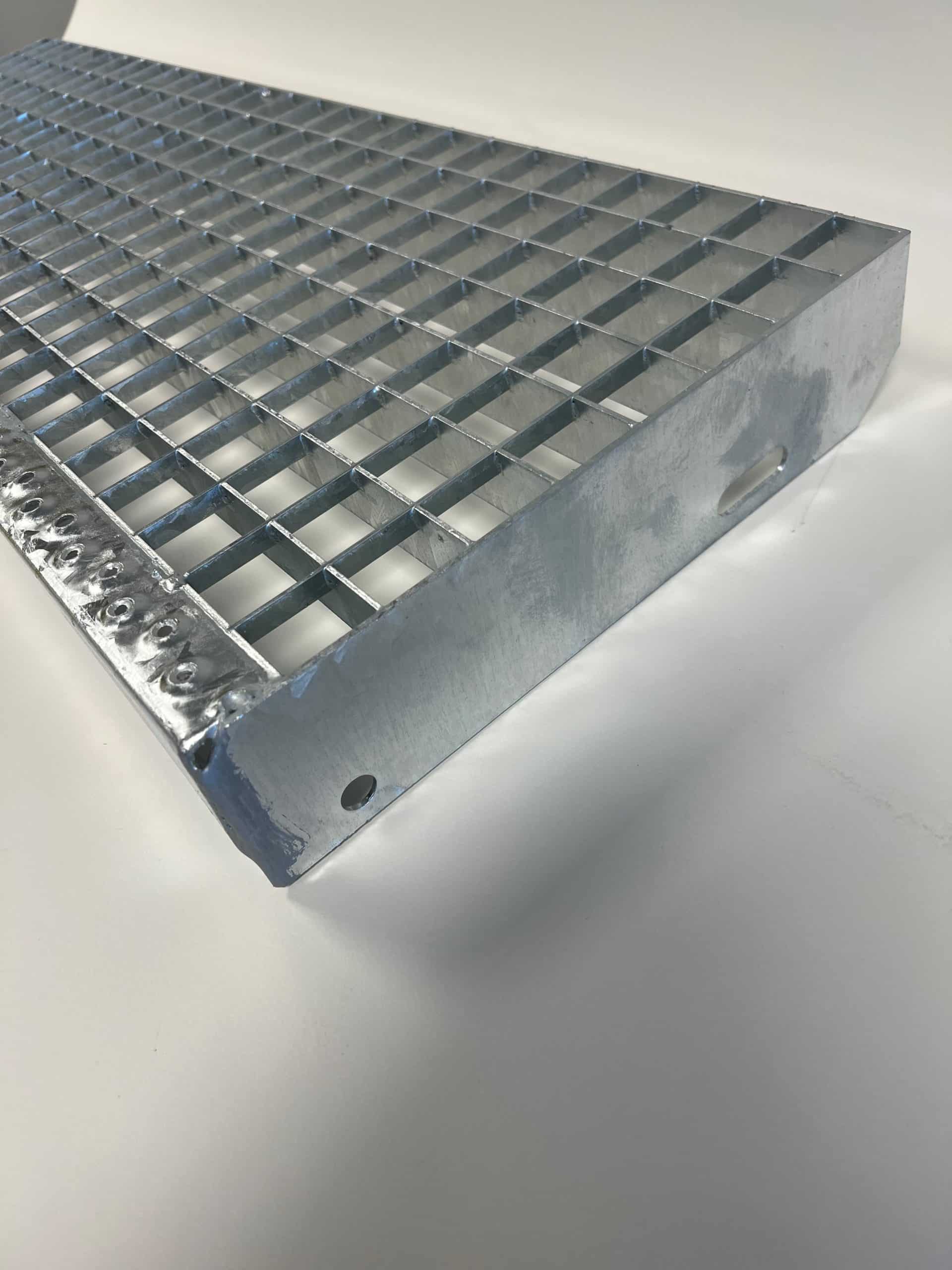 Galvanisert trappetrinn 150 x 30 cm sklisikkert, med barnesikringslist - Bilde 2